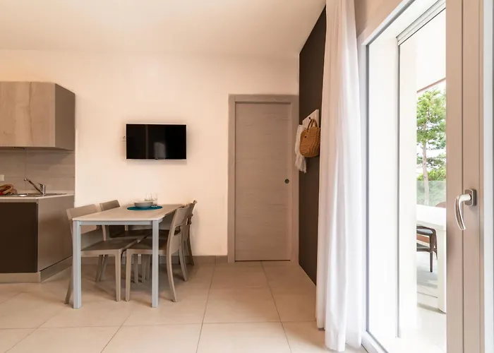 Iris Suite-6 By Interhome Daire